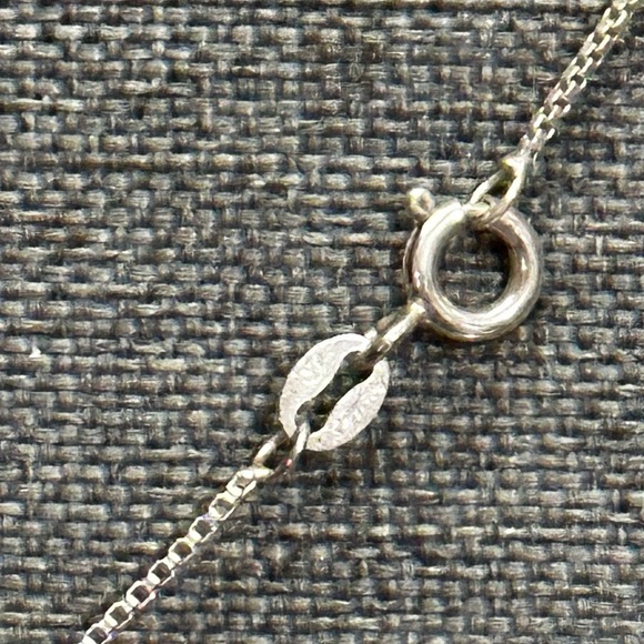 Beautiful Vintage 925 Silver & Marcasite Cross on a 925 box Chain - Picture 6 of 8